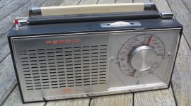 Classic Panasonic RF-2200 AM FM Shortwave Portable Radio Review