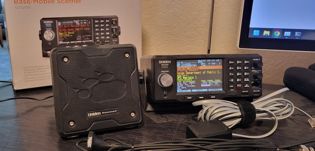 SDS200, Bearcat BC20 ext speaker, GPS and antennas | RadioReference.com ...