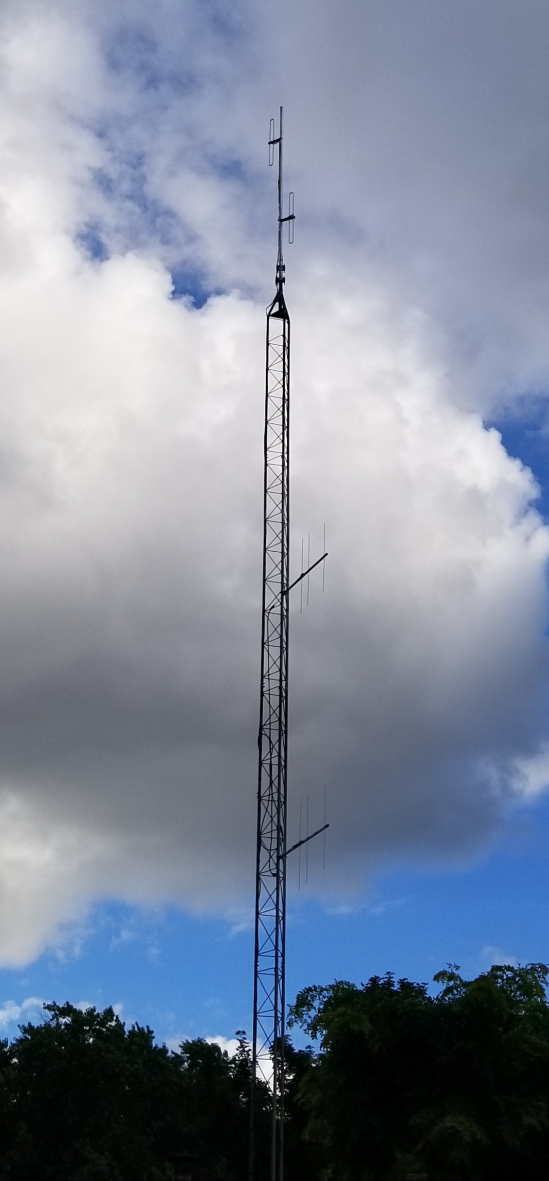 Butler Wisconsin radio feed 40322, antenna tower.