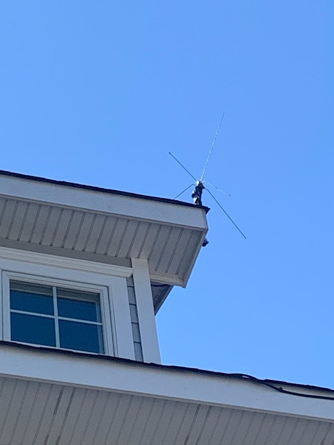 kc2gikoutsidescannerantenna.jpg